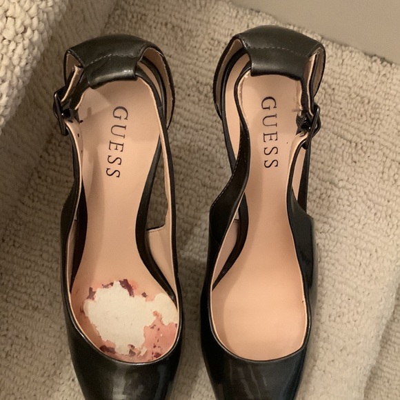 No box, right shoe has heat damage inside, outside is in excellent condition. - Picture 4 of 6